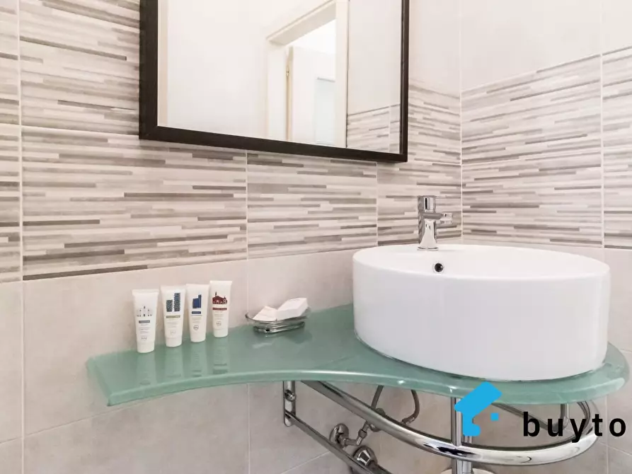 Immagine 9 di Casa trifamiliare in vendita  in Corso Cristoforo Colombo, 1 a Milano