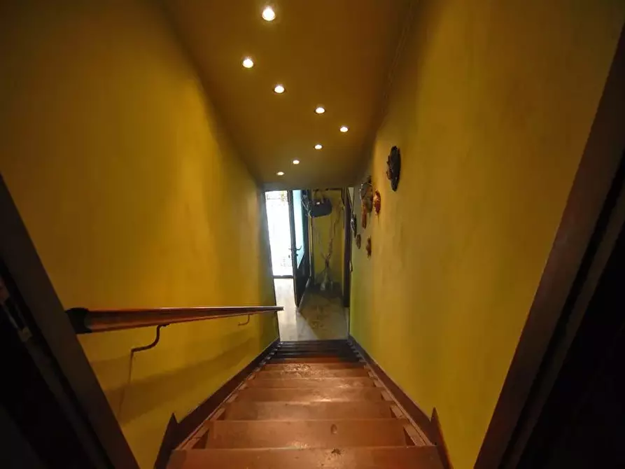 Immagine 15 di Casa trifamiliare in vendita  a Barolo