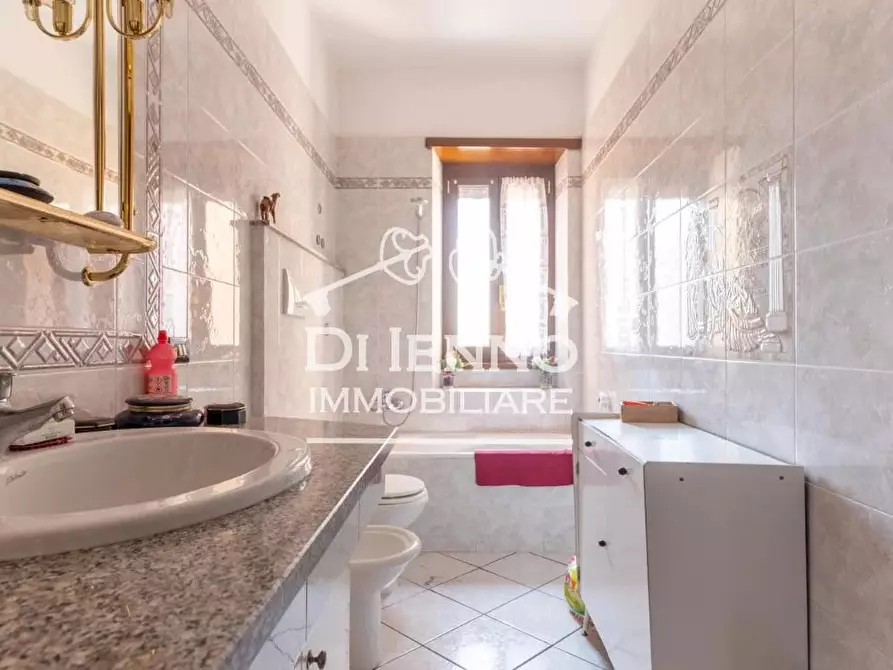 Immagine 27 di Casa trifamiliare in vendita  in Via Cairano a Roma