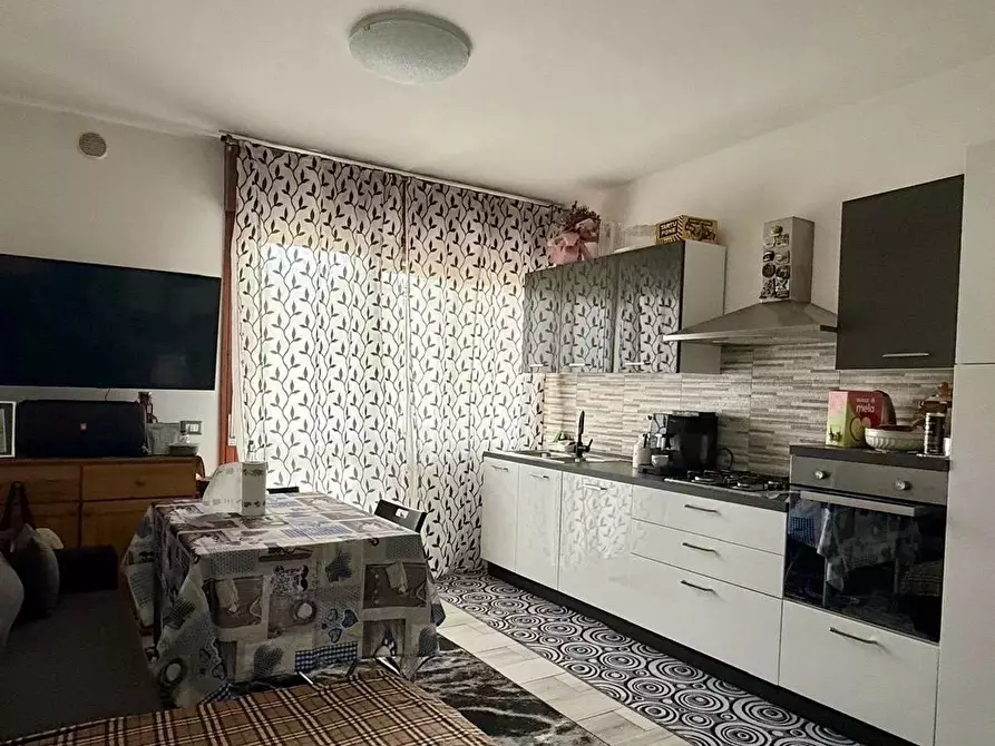 Immagine 2 di Casa trifamiliare in vendita  a Refrontolo