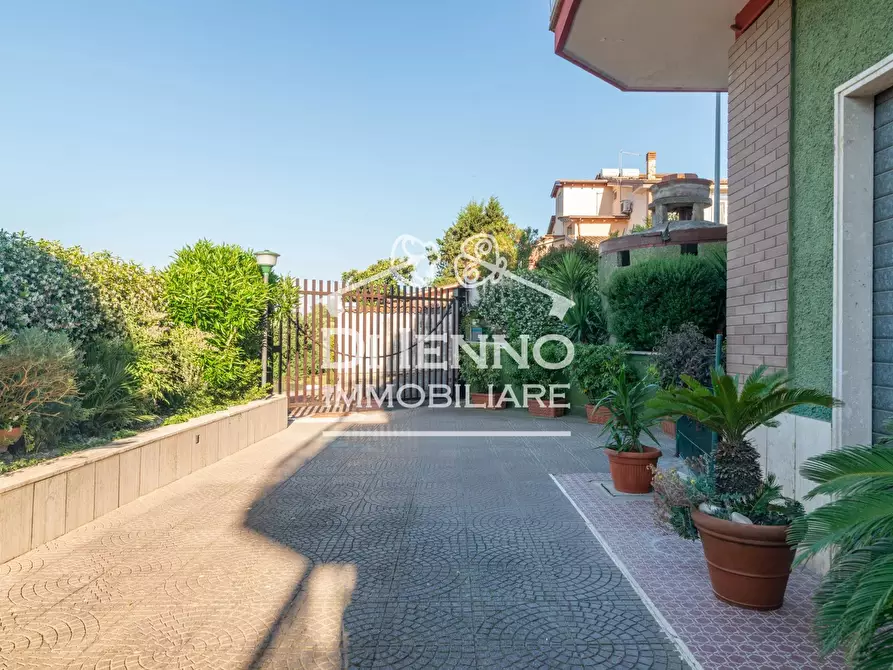 Immagine 16 di Casa trifamiliare in vendita  in Via Pedrengo a Roma