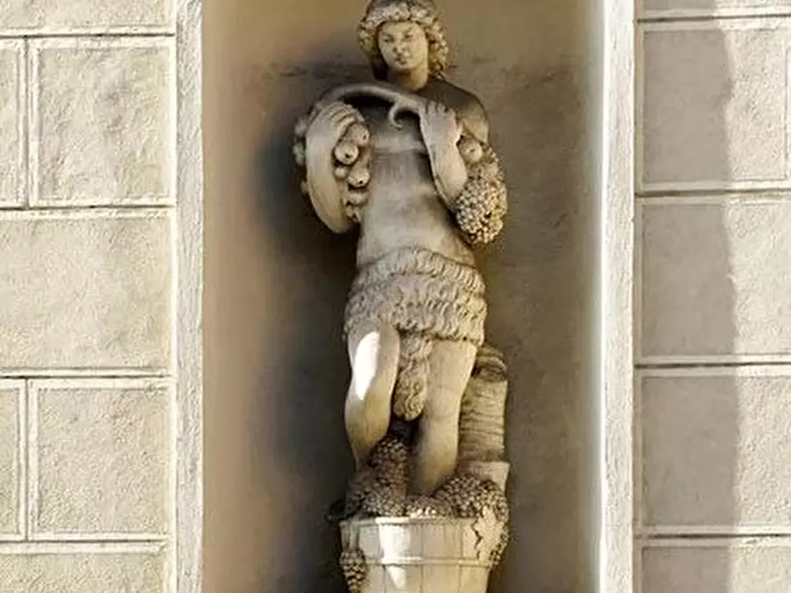 Immagine 2 di Castello in vendita  a Chiavari