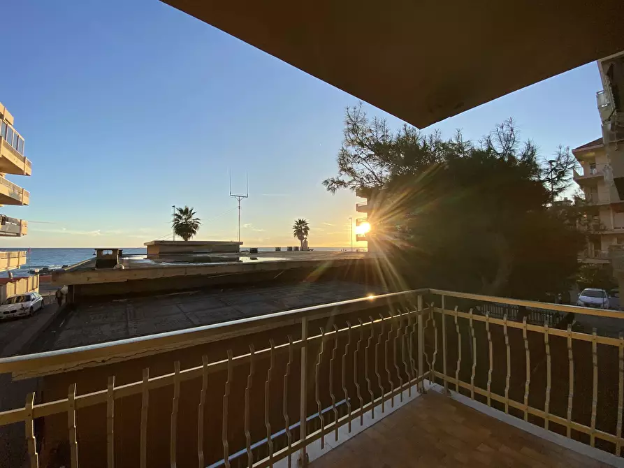 Immagine 1 di Casa trifamiliare in vendita  in Passeggiata Trento e Trieste, 31 a Ventimiglia