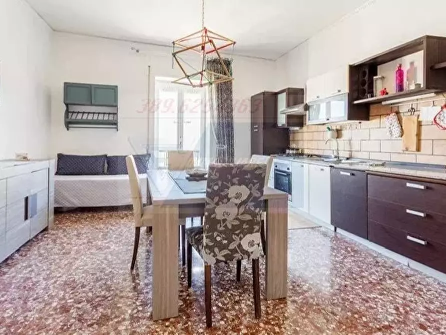 Immagine 4 di Casa trifamiliare in vendita  in via Bainsizza a Siracusa