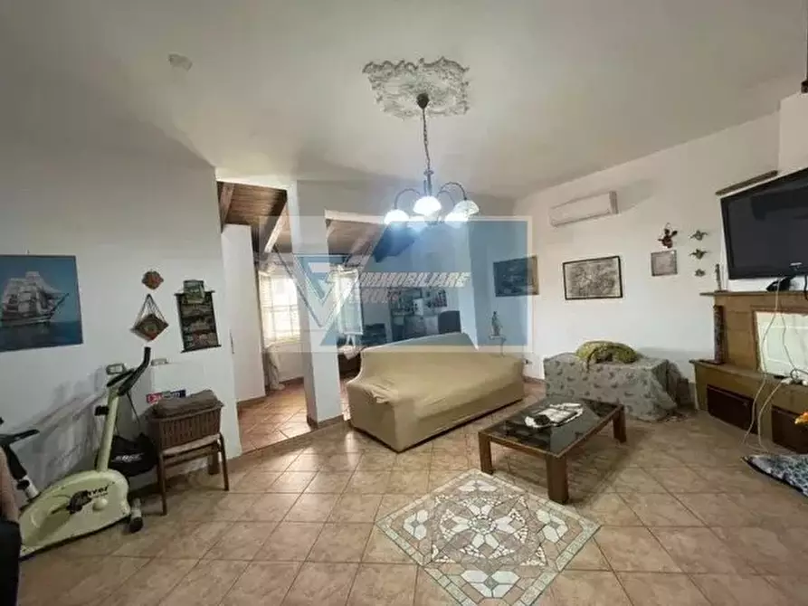 Immagine 3 di Casa trifamiliare in vendita  in Via Brancati a Buccheri