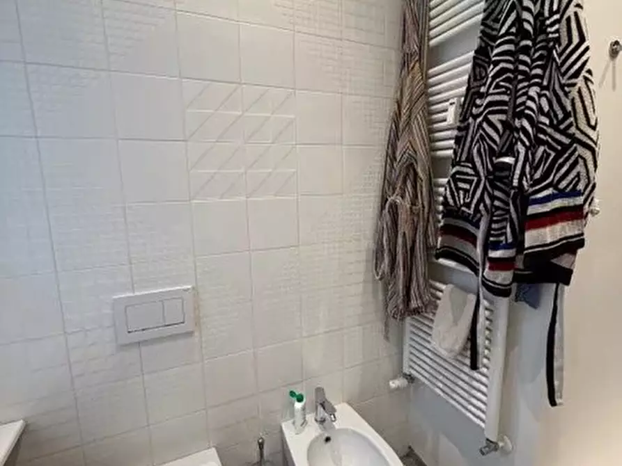 Immagine 11 di Casa trifamiliare in affitto  a Milano