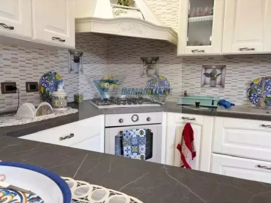 Immagine 29 di Casa trifamiliare in vendita  in Via Brancati a Buccheri