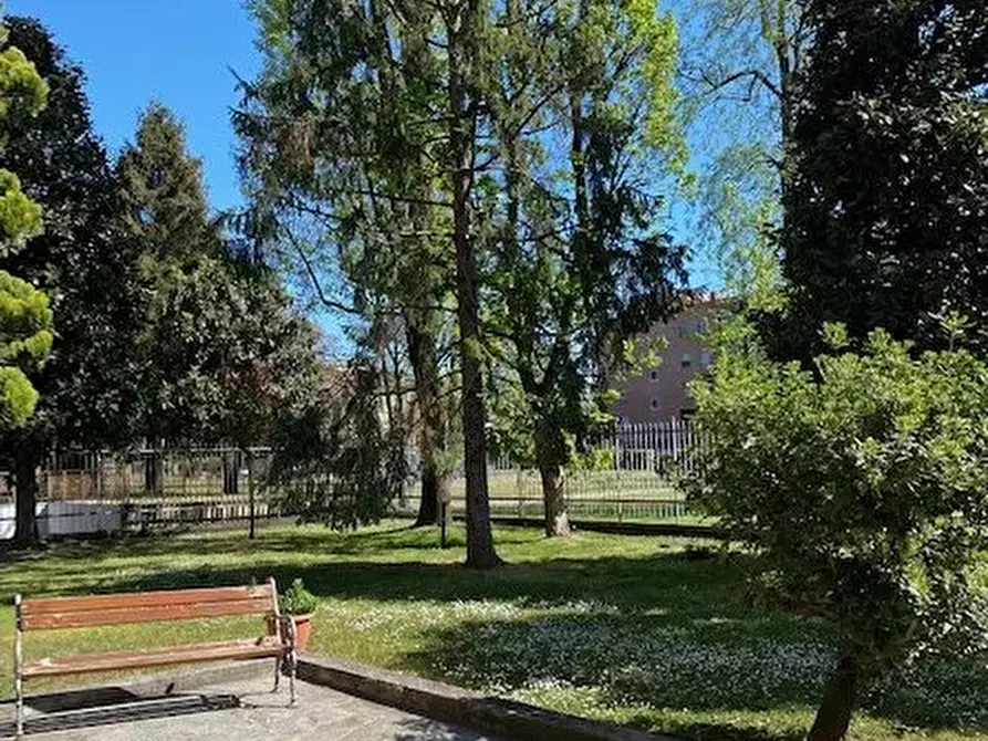 Immagine 26 di Casa trifamiliare in affitto  in VIA RONCHI a Milano