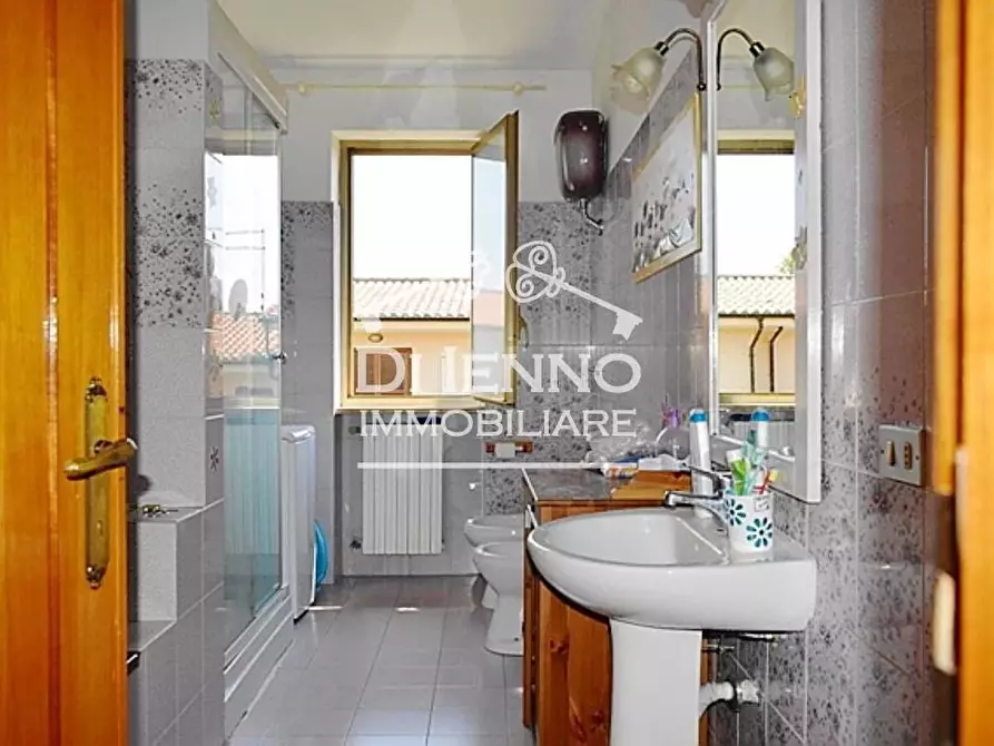 Immagine 41 di Casa trifamiliare in vendita  a Rignano Flaminio