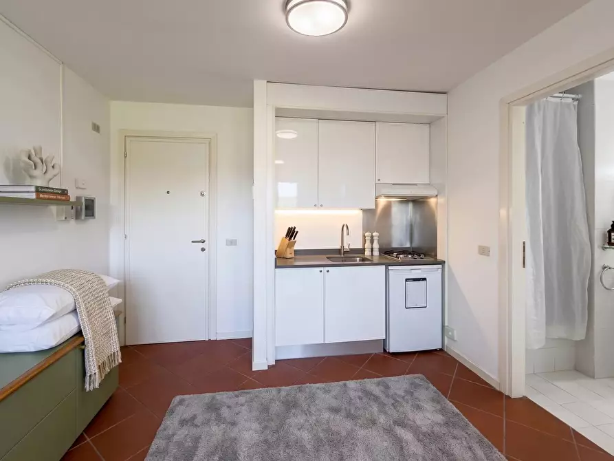 Immagine 2 di Casa trifamiliare in vendita  in Via della Bilancia, 8 a Olbia