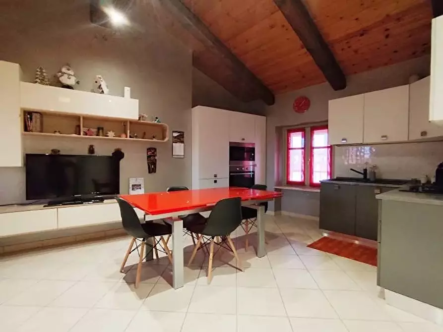 Immagine 21 di Casa trifamiliare in vendita  a Barolo