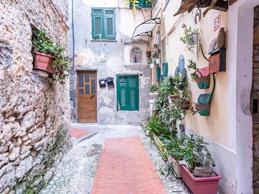 Immagine 17 di Casa trifamiliare in vendita  in Salita Alle Mura 18 a Ventimiglia
