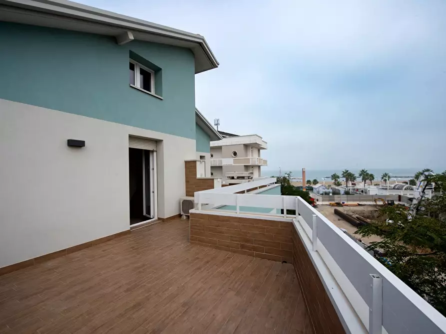 Immagine 35 di Casa trifamiliare in vendita  a Cattolica