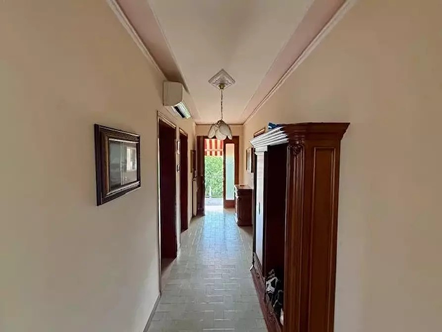 Immagine 2 di Casa trifamiliare in vendita  a Refrontolo