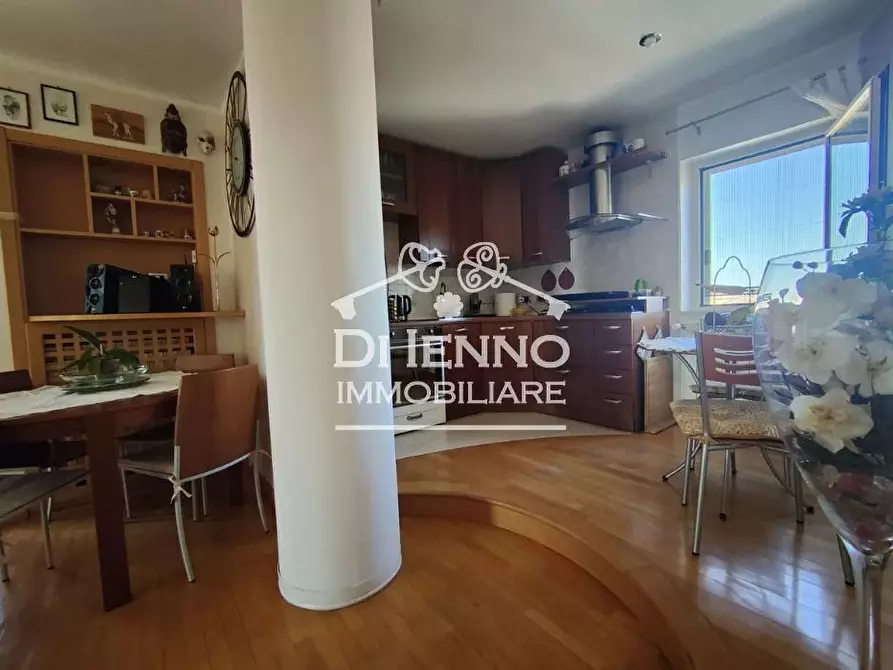 Immagine 16 di Casa trifamiliare in vendita  in Via Mongardino a Roma