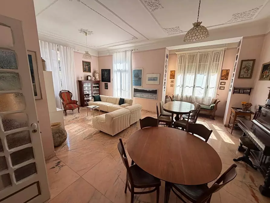 Immagine 1 di Casa trifamiliare in vendita  in Via Cavour, 29 a Ventimiglia