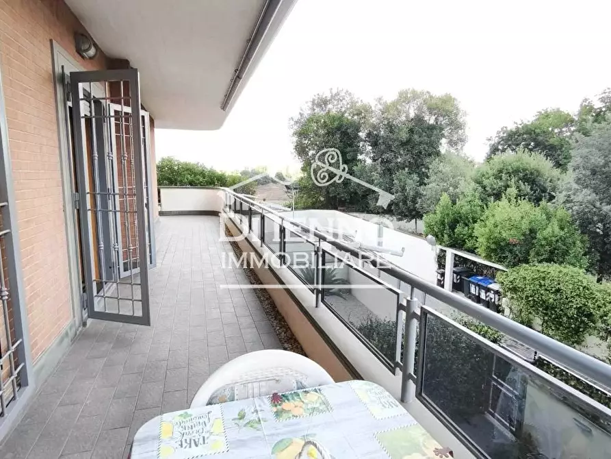 Immagine 3 di Casa trifamiliare in vendita  in Largo Ines Bedeschi a Roma