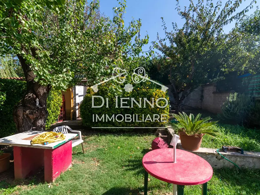 Immagine 12 di Casa trifamiliare in vendita  in Via Siziano a Roma