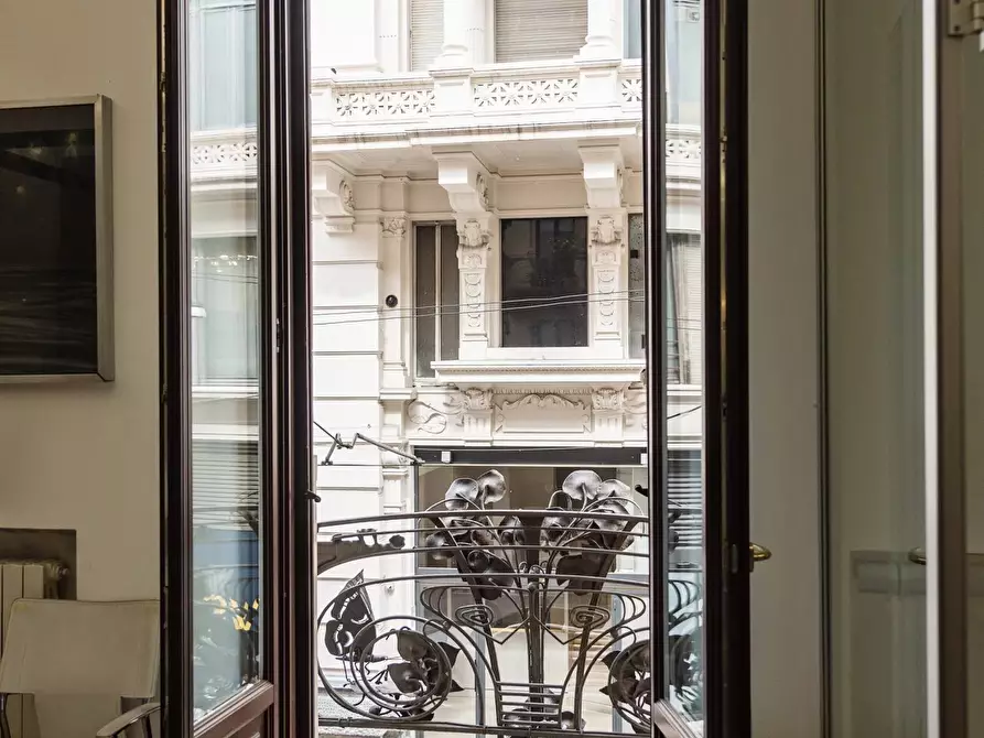 Immagine 17 di Castello in affitto  in Via Spadari a Milano