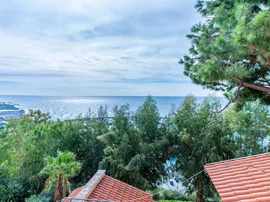 Immagine 13 di Casa trifamiliare in affitto  a Ventimiglia