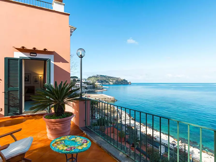 Immagine 11 di Casa trifamiliare in vendita  in via Eddomade, 39. a Casamicciola Terme