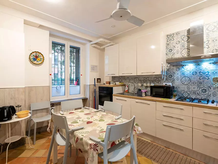 Immagine 12 di Casa trifamiliare in vendita  in Piazza Antonio Mancini, 4 a Roma