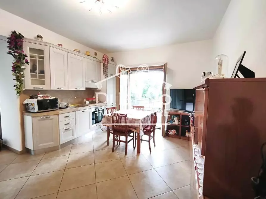 Immagine 17 di Casa trifamiliare in vendita  in Largo Ines Bedeschi a Roma