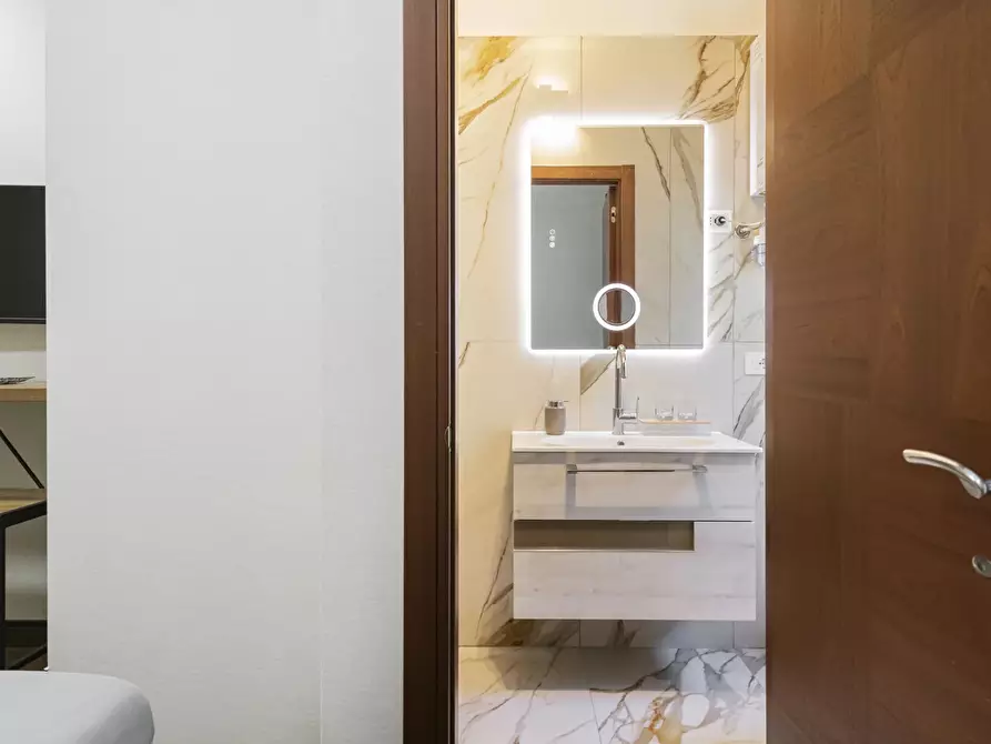 Immagine 5 di Casa trifamiliare in affitto  in Via Alfredo Cappellini, 20 a Milano