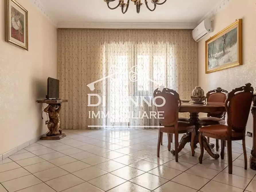 Immagine 1 di Casa trifamiliare in vendita  in Via Cairano a Roma