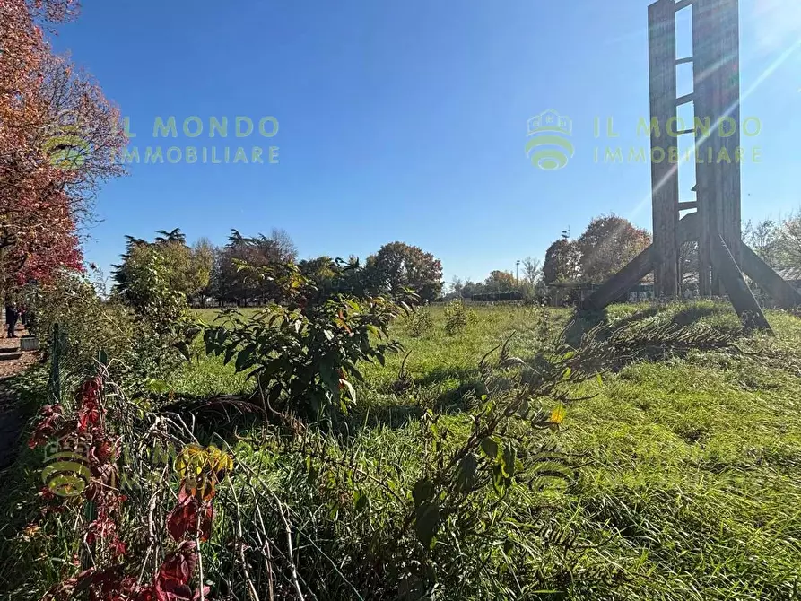 Immagine 11 di Terreno in vendita  in Via Giovanni Paolo I a Cerro Al Lambro