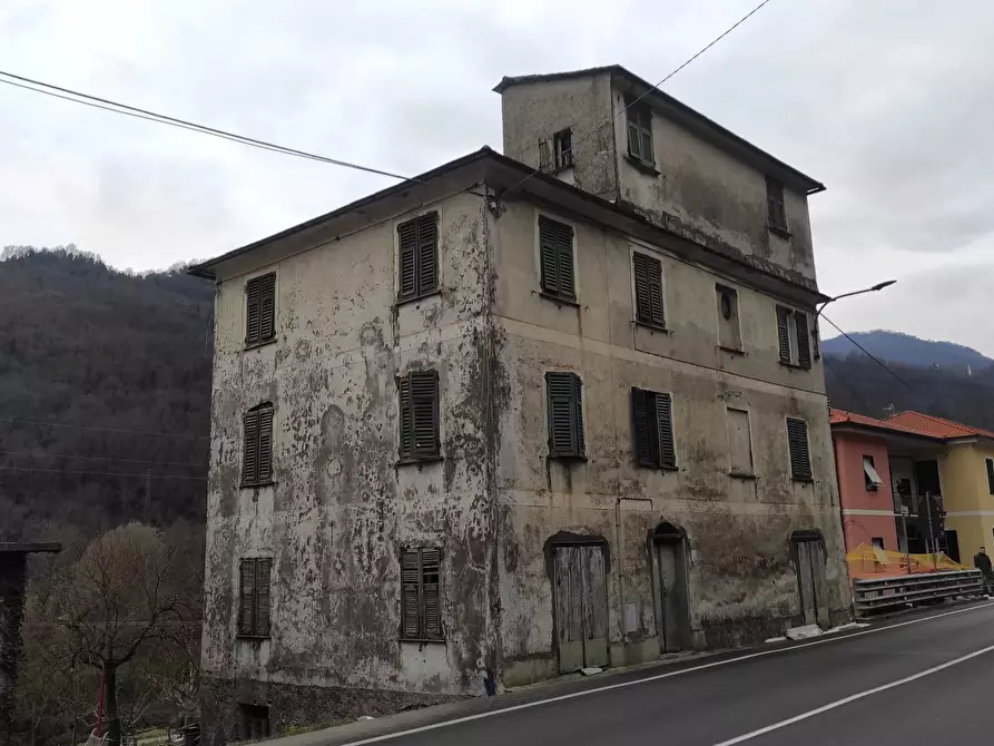 Immagine 1 di Casa trifamiliare in vendita  in Via Pian dei Ratti Pian dei Ratti-pianezza a Coreglia Ligure