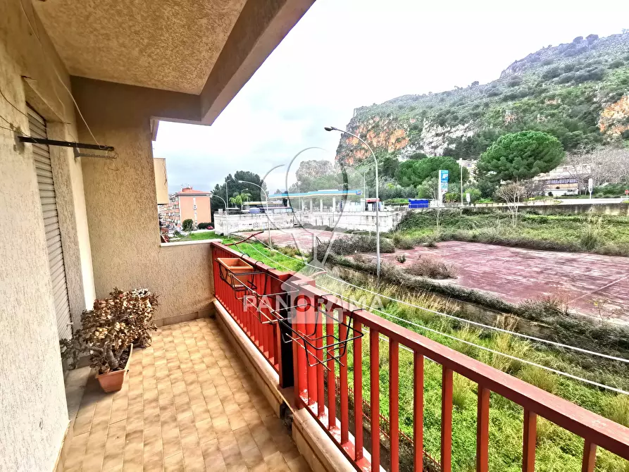 Immagine 1 di Casa trifamiliare in vendita  in Via Pier Santi Mattarella a Partinico