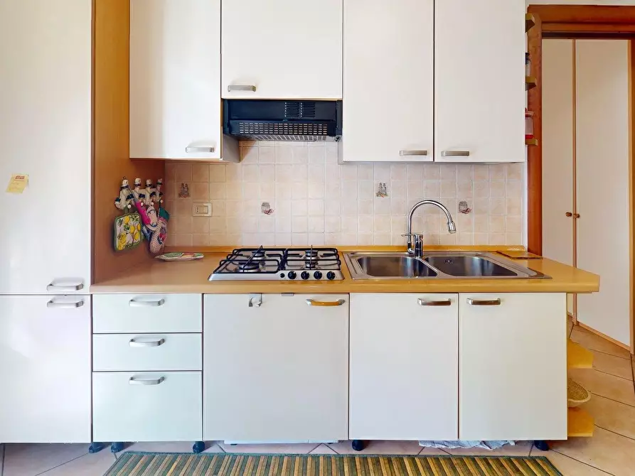 Immagine 4 di Casa trifamiliare in vendita  in Via Madonna degli Angeli 2A a Borghetto Santo Spirito