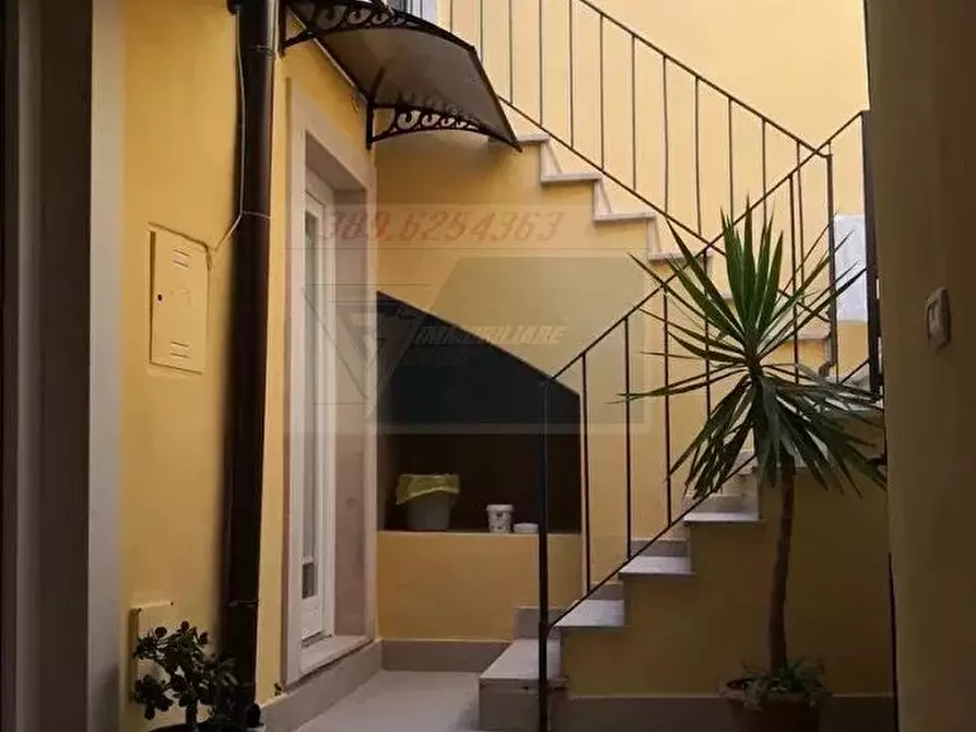 Immagine 1 di Casa trifamiliare in vendita  in Via Arizzi a Siracusa
