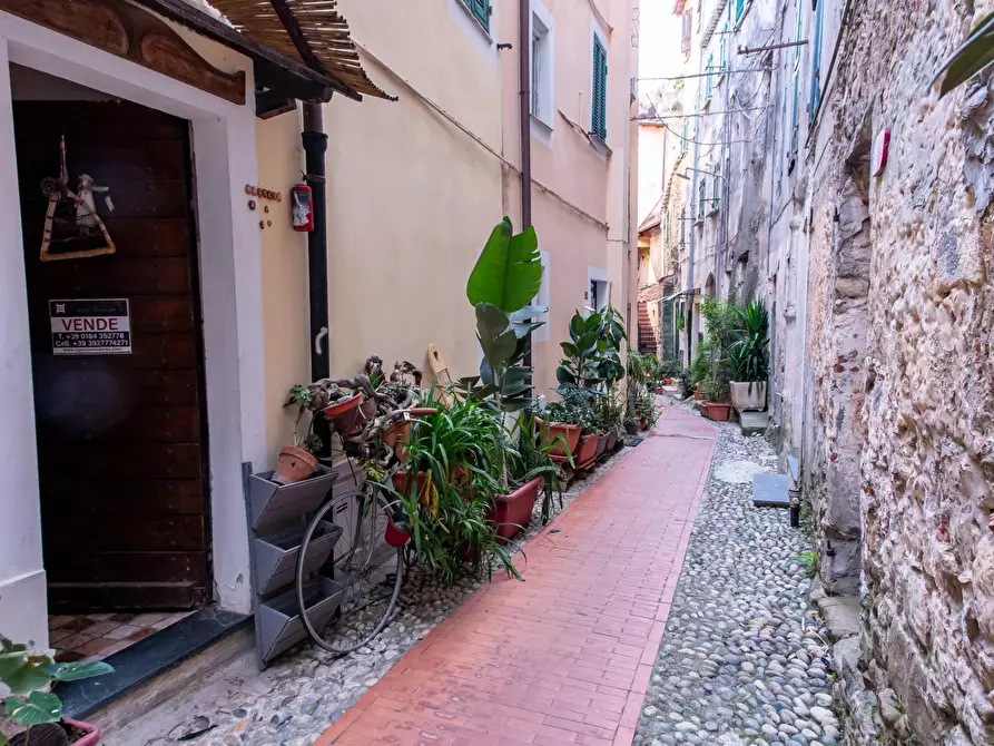 Immagine 18 di Casa trifamiliare in vendita  in Salita Alle Mura 18 a Ventimiglia