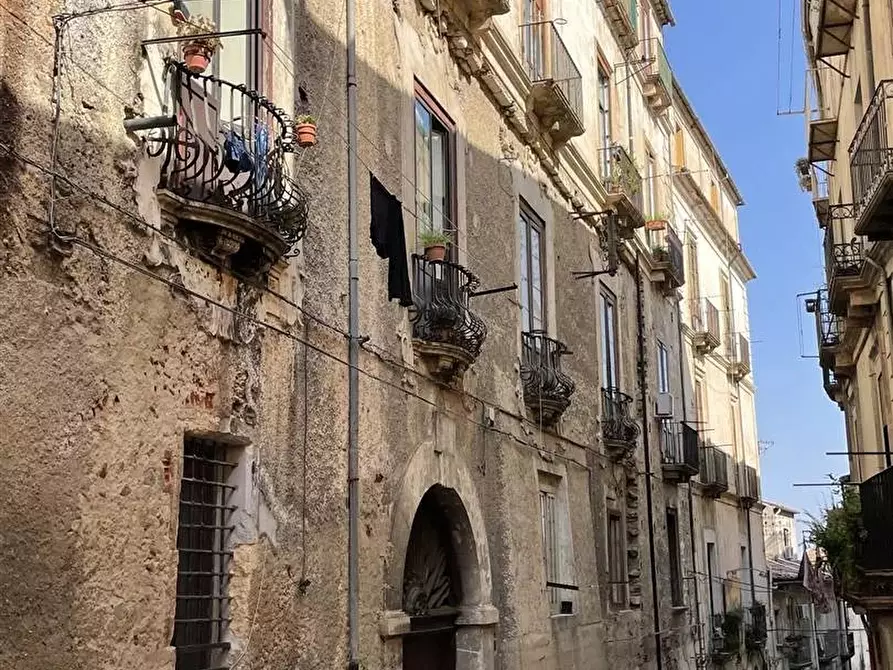 Immagine 1 di Casa trifamiliare in vendita  a Cosenza