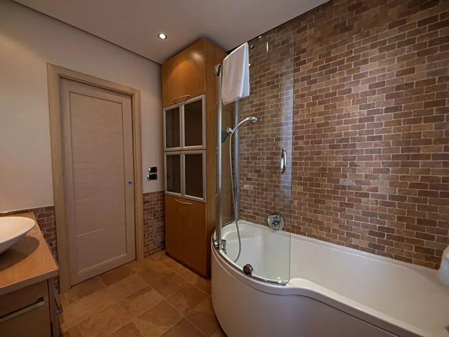 Immagine 10 di Casa trifamiliare in vendita  in Vico XX Vittorio Emanuele.19 a Bari