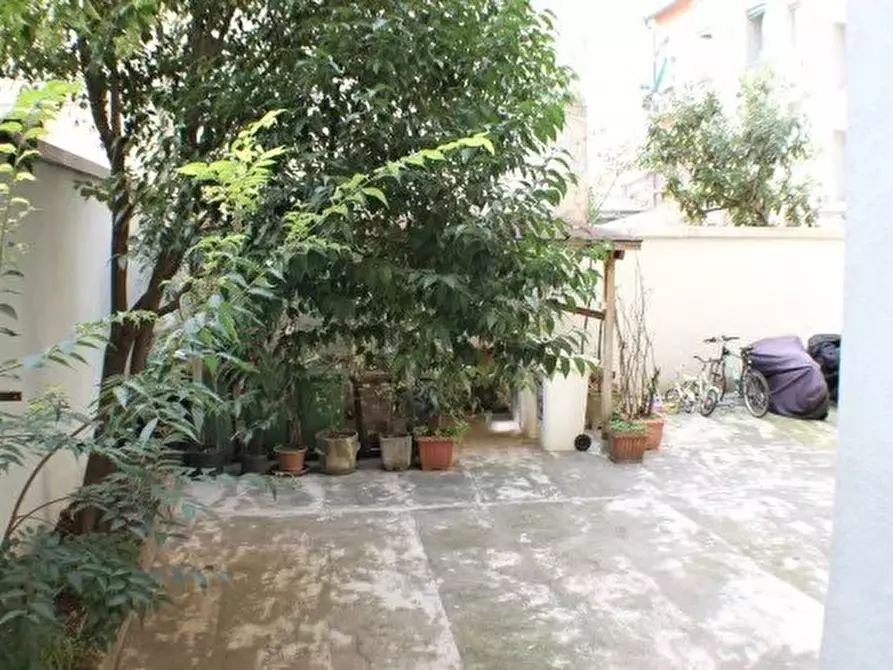 Immagine 24 di Casa trifamiliare in affitto  a Milano