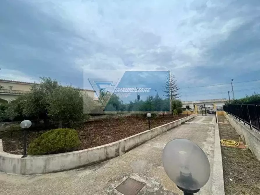 Immagine 3 di Casa trifamiliare in vendita  in Via Brancati a Buccheri