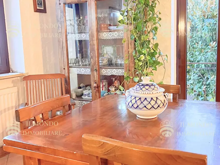 Immagine 11 di Casa trifamiliare in vendita  a Palombara Sabina