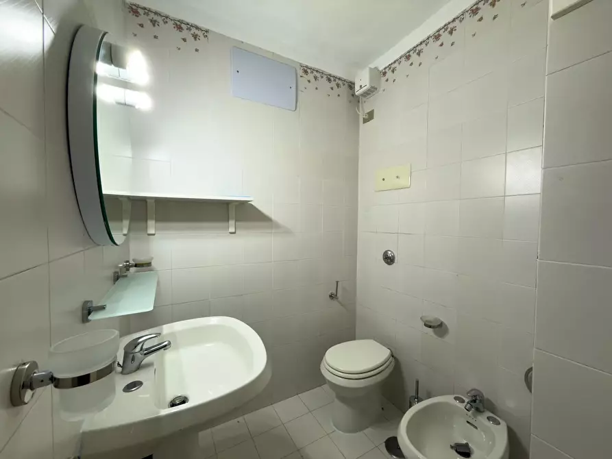 Immagine 5 di Casa trifamiliare in vendita  in Via della Bilancia, 8 a Olbia