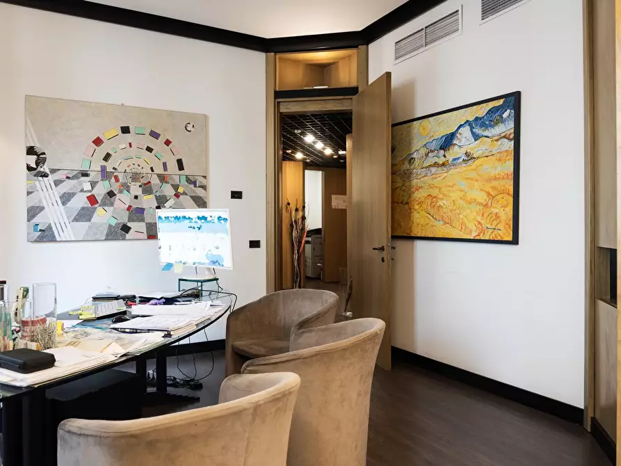 Immagine 10 di Castello in affitto  in Via Spadari a Milano