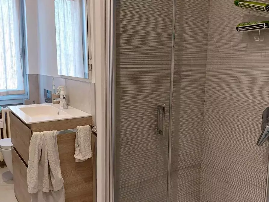 Immagine 17 di Casa trifamiliare in affitto  a Milano