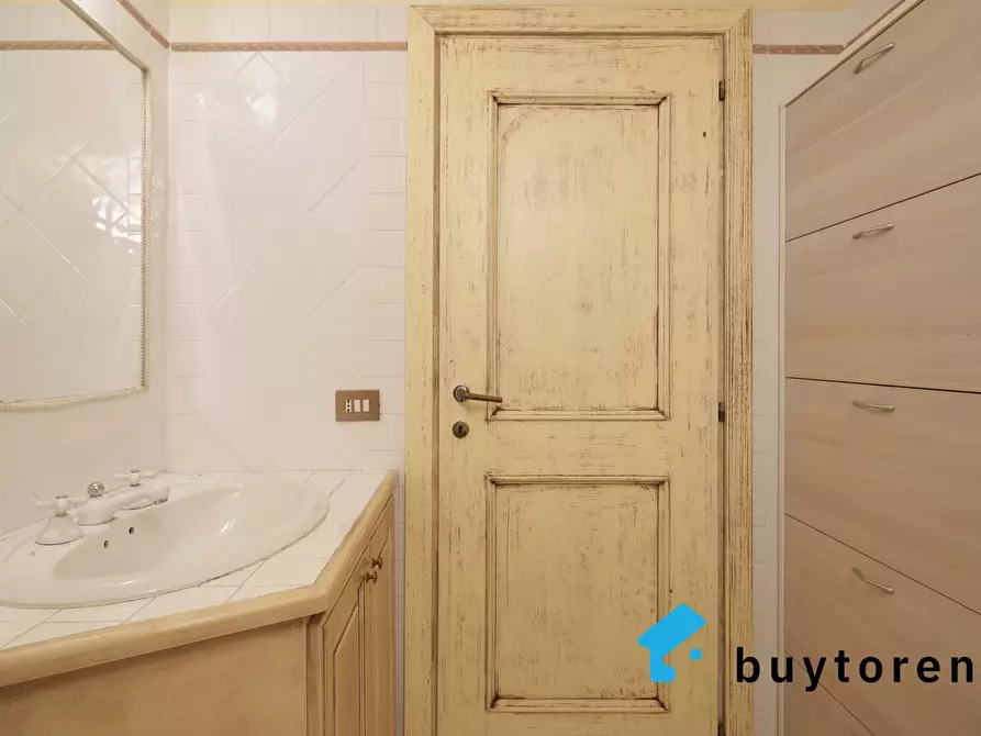 Immagine 15 di Casa trifamiliare in vendita  in Piazza Ginestre a Olbia