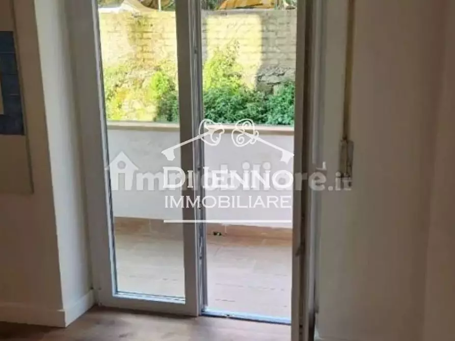 Immagine 11 di Casa trifamiliare in vendita  in Via Cassia a Roma