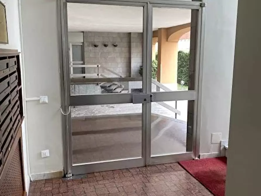 Immagine 38 di Casa trifamiliare in affitto  in VIA RONCHI a Milano