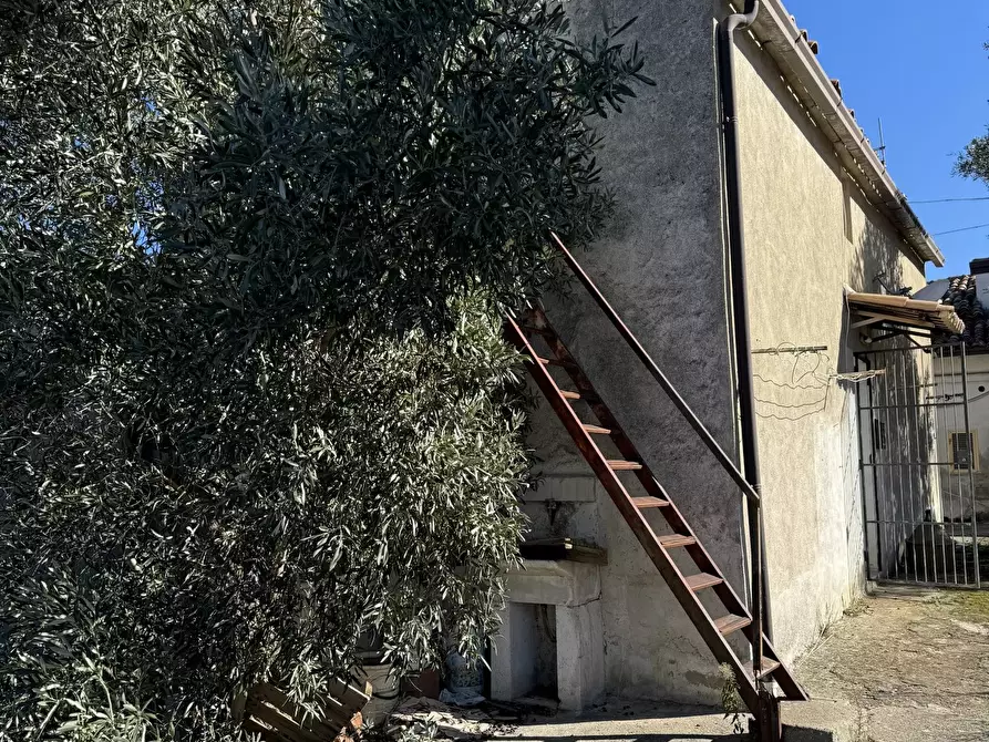 Immagine 4 di Casa trifamiliare in vendita  in via Fratelli Bandiera 25 a Altilia