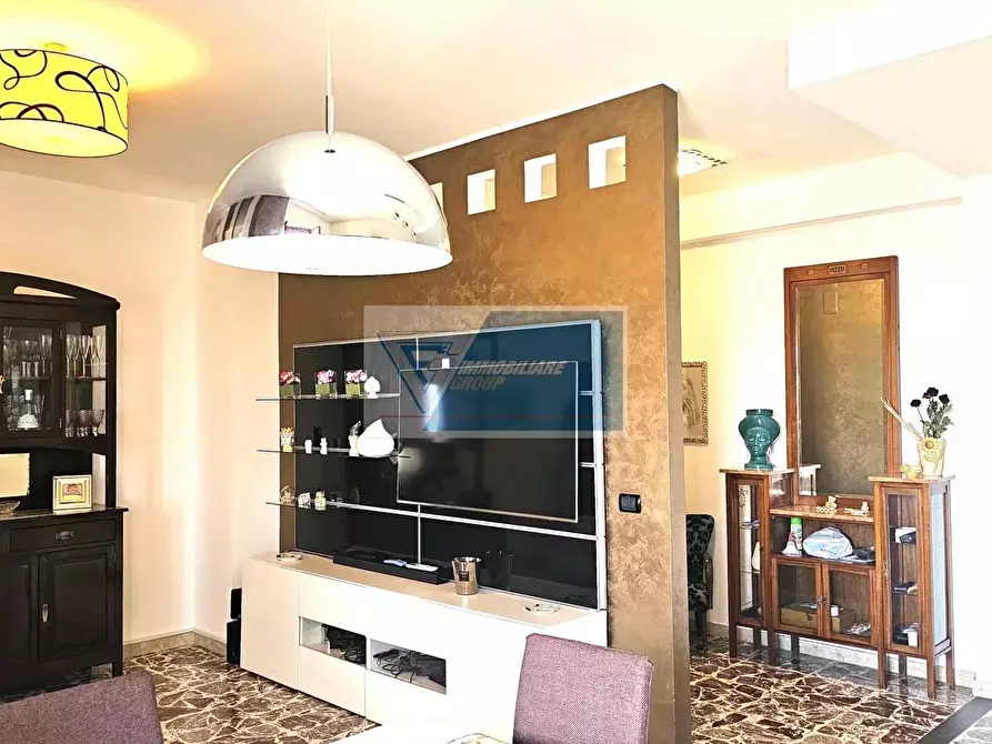 Immagine 1 di Casa trifamiliare in vendita  in Viale Teracati, 110 a Siracusa