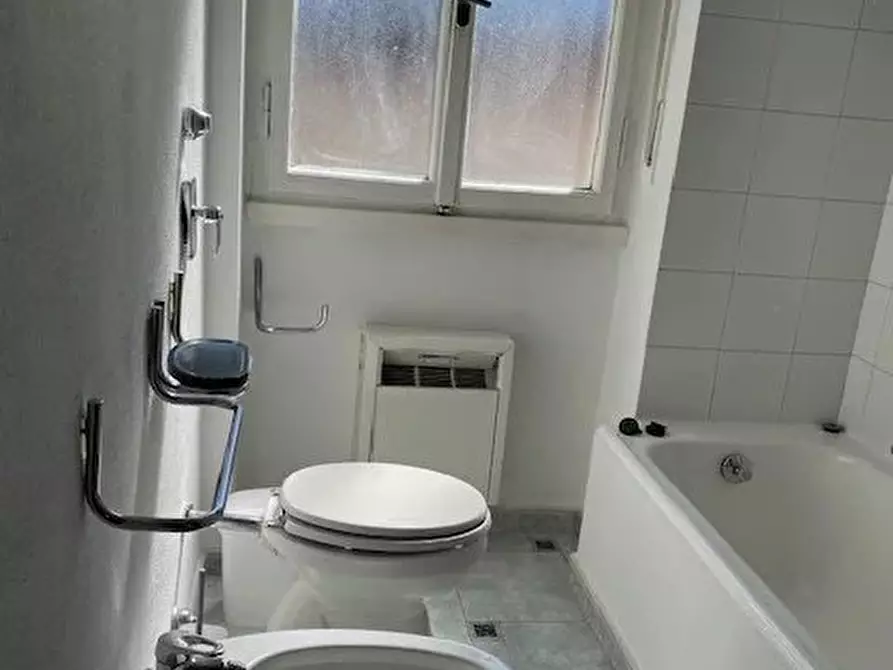 Immagine 19 di Casa trifamiliare in affitto  a Milano