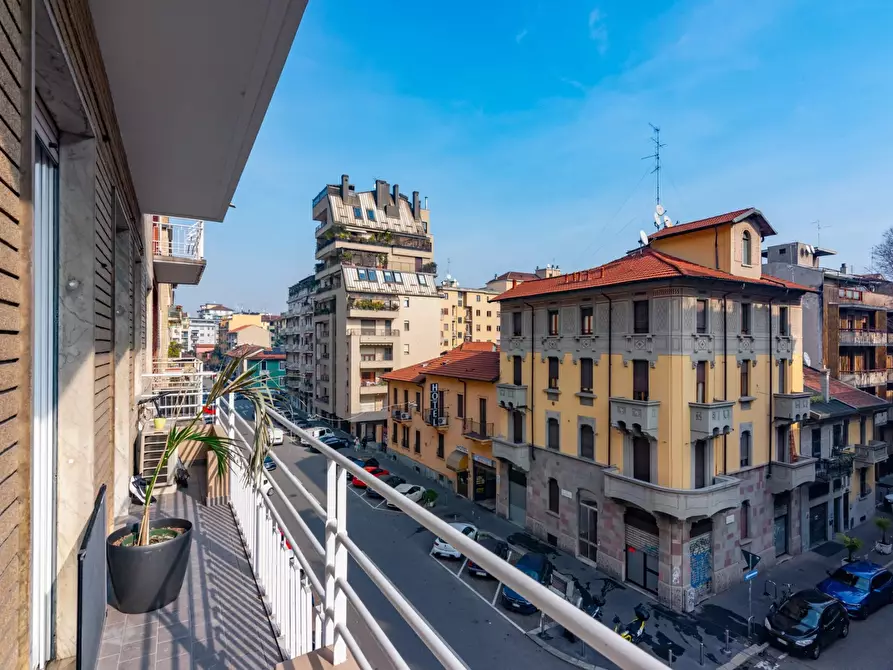 Immagine 1 di Casa trifamiliare in vendita  a Milano